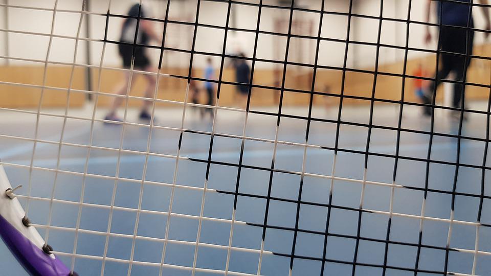 Hraní badmintonu